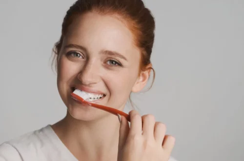 Zdrowie zębów jako czynnik kluczowy przed zabiegiem implantacji stomatologicznej